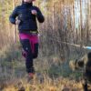Trekkinggürtel - Frau läuft mit Hund - Vorderansicht